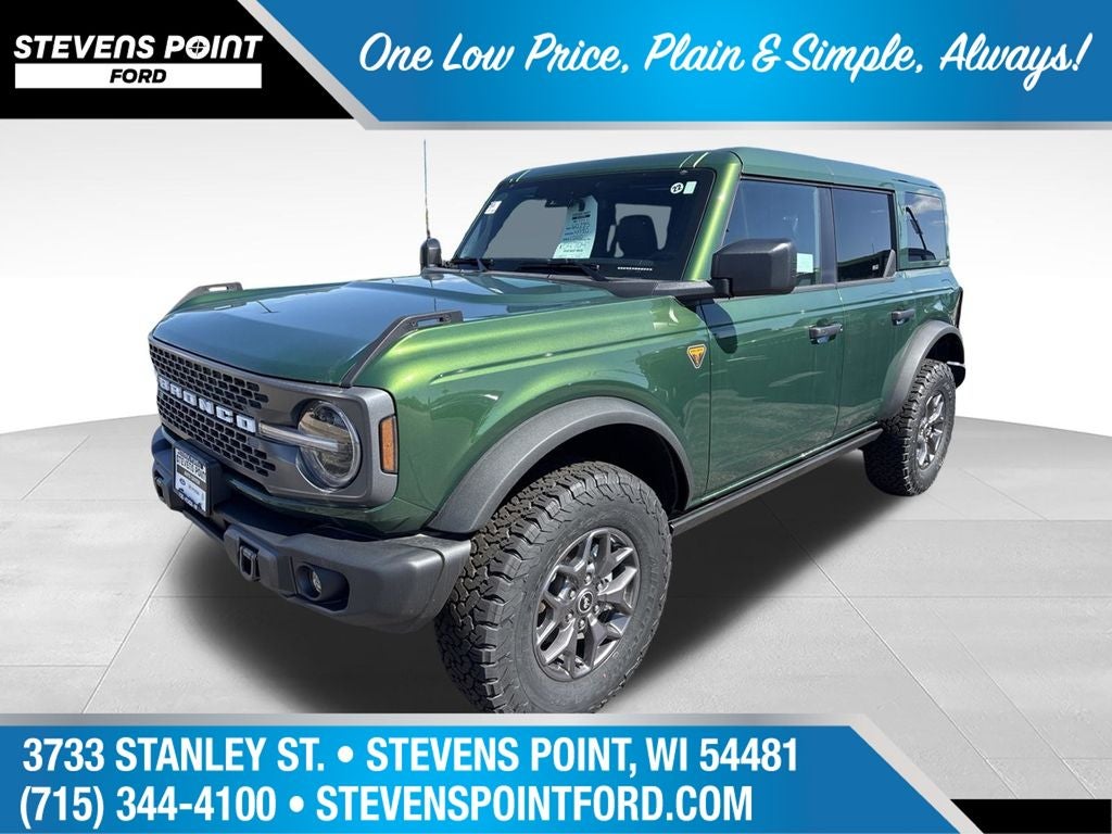 2025 Ford Bronco Badlands in Green Metallic — front three-quarter view